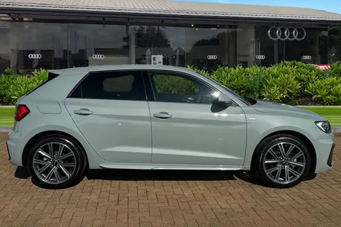  Audi A1 1.0 TFSI 30 S line Sportback S Tronic Euro 6 (s/s) 5dr Thumbnail #4