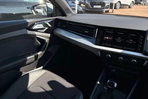  Audi A1 1.0 TFSI 30 S line Sportback S Tronic Euro 6 (s/s) 5dr Thumbnail #20