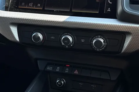  Audi A1 1.0 TFSI 30 S line Sportback S Tronic Euro 6 (s/s) 5dr Thumbnail #22