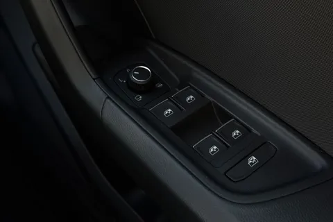  Audi A1 1.0 TFSI 30 S line Sportback S Tronic Euro 6 (s/s) 5dr Thumbnail #36