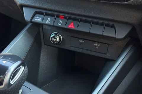  Audi A1 1.0 TFSI 30 S line Sportback S Tronic Euro 6 (s/s) 5dr Thumbnail #37