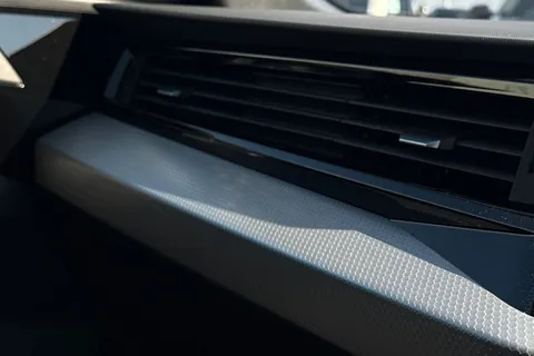  Audi A1 1.0 TFSI 30 S line Sportback S Tronic Euro 6 (s/s) 5dr Thumbnail #40