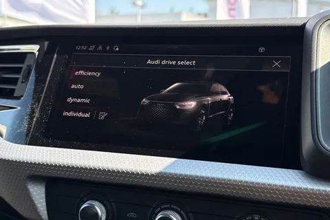  Audi A1 1.0 TFSI 30 S line Sportback S Tronic Euro 6 (s/s) 5dr Thumbnail #41