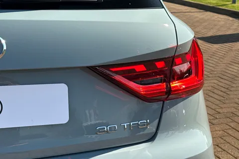  Audi A1 1.0 TFSI 30 S line Sportback S Tronic Euro 6 (s/s) 5dr Thumbnail #45