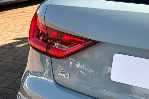  Audi A1 1.0 TFSI 30 S line Sportback S Tronic Euro 6 (s/s) 5dr Thumbnail #47