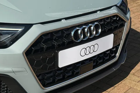  Audi A1 1.0 TFSI 30 S line Sportback S Tronic Euro 6 (s/s) 5dr Thumbnail #52