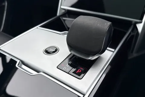 KP24OJH Land Rover Range Rover 3.0 D300 HSE 5dr Thumbnail #15