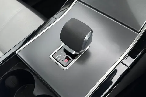 KW74XJL Land Rover Range Rover Velar 2.0 D200 Dynamic HSE 5dr Thumbnail #15