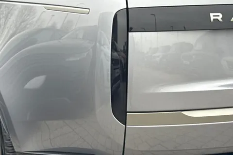 KP24OJH Land Rover Range Rover 3.0 D300 HSE 5dr Thumbnail #21
