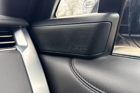 KP24OJH Land Rover Range Rover 3.0 D300 HSE 5dr Thumbnail #26