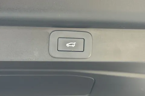 KP24OJH Land Rover Range Rover 3.0 D300 HSE 5dr Thumbnail #33