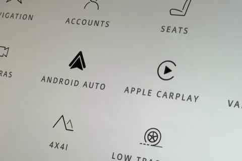 KP24OJH Land Rover Range Rover 3.0 D300 HSE 5dr Thumbnail #38