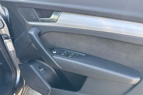 GF70KBX Audi Q5 2.0 TDI 40 S line S Tronic quattro Euro 6 (s/s) 5dr Thumbnail #22