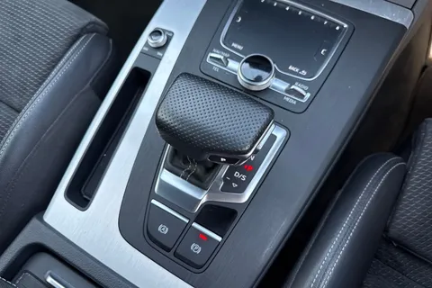 GF70KBX Audi Q5 2.0 TDI 40 S line S Tronic quattro Euro 6 (s/s) 5dr Thumbnail #24