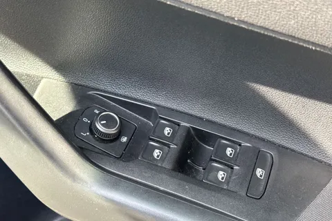 PG21DZX Volkswagen Polo 1.0 TSI Match Euro 6 (s/s) 5dr Thumbnail #41