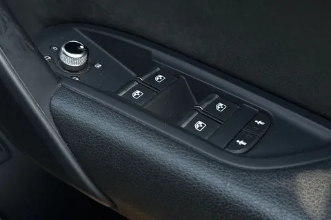 GF70KBX Audi Q5 2.0 TDI 40 S line S Tronic quattro Euro 6 (s/s) 5dr Thumbnail #41