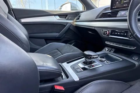 GF70KBX Audi Q5 2.0 TDI 40 S line S Tronic quattro Euro 6 (s/s) 5dr Thumbnail #43