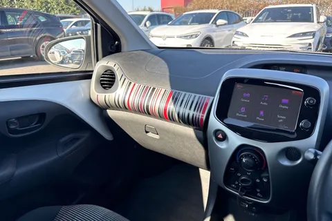 BK15ZTR PEUGEOT 108 1.0 VTi Active Top! 2 Tronic Euro 5 5dr Euro 5 Thumbnail #17