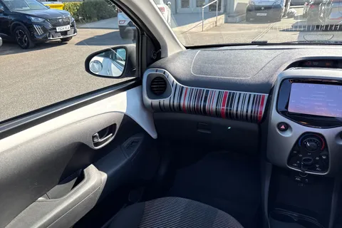 BK15ZTR PEUGEOT 108 1.0 VTi Active Top! 2 Tronic Euro 5 5dr Euro 5 Thumbnail #20