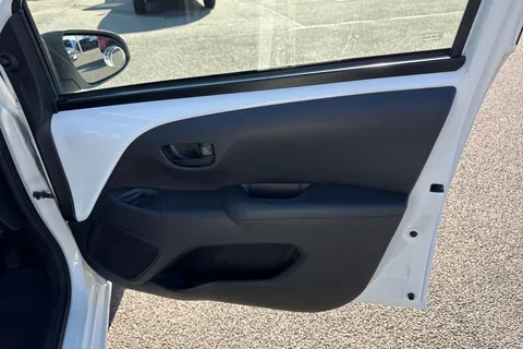 BK15ZTR PEUGEOT 108 1.0 VTi Active Top! 2 Tronic Euro 5 5dr Euro 5 Thumbnail #21