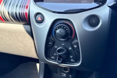 BK15ZTR PEUGEOT 108 1.0 VTi Active Top! 2 Tronic Euro 5 5dr Euro 5 Thumbnail #22