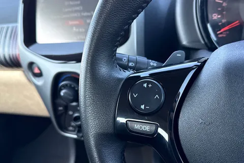 BK15ZTR PEUGEOT 108 1.0 VTi Active Top! 2 Tronic Euro 5 5dr Euro 5 Thumbnail #37