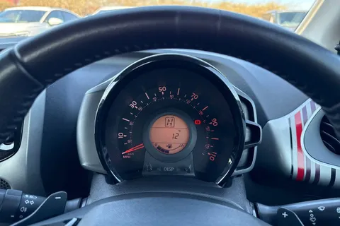 BK15ZTR PEUGEOT 108 1.0 VTi Active Top! 2 Tronic Euro 5 5dr Euro 5 Thumbnail #39