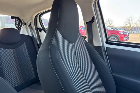 BK15ZTR PEUGEOT 108 1.0 VTi Active Top! 2 Tronic Euro 5 5dr Euro 5 Thumbnail #51