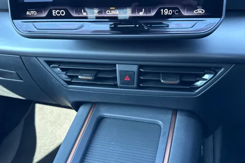 KY25GZK CUPRA Born e-Boost 59kWh V3 Auto 5dr Thumbnail #19