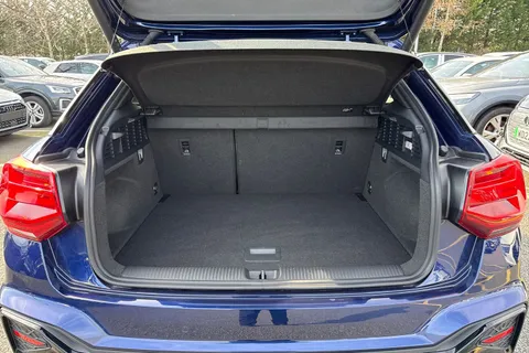 KT25WYW Audi Q2 Black Edition 35 TFSI  150 PS S tronic Thumbnail #7