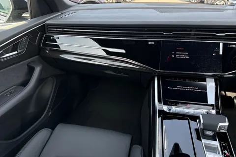  Audi Q8 3.0 TDI V6 Black Edition Tiptronic quattro Euro 6 (s/s) 5dr Thumbnail #20