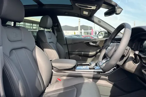  Audi Q8 3.0 TDI V6 Black Edition Tiptronic quattro Euro 6 (s/s) 5dr Thumbnail #24