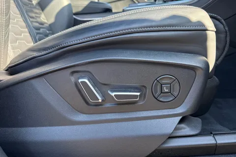 PK74RVR Audi RS Q8 SUV  Launch Edition   600 PS tiptronic Thumbnail #26