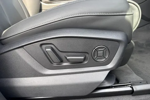  Audi Q8 3.0 TDI V6 Black Edition Tiptronic quattro Euro 6 (s/s) 5dr Thumbnail #28