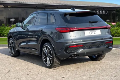  Audi Q5 2.0 TDI Edition 1 S Tronic quattro Euro 6 (s/s) 5dr Thumbnail #3