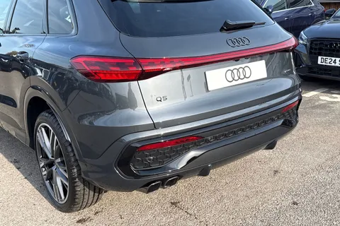  Audi Q5 2.0 TDI Edition 1 S Tronic quattro Euro 6 (s/s) 5dr Thumbnail #8