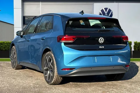  Volkswagen ID.3 Pro 59kWh Essential Auto 5dr Thumbnail #2