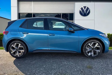  Volkswagen ID.3 Pro 59kWh Essential Auto 5dr Thumbnail #3