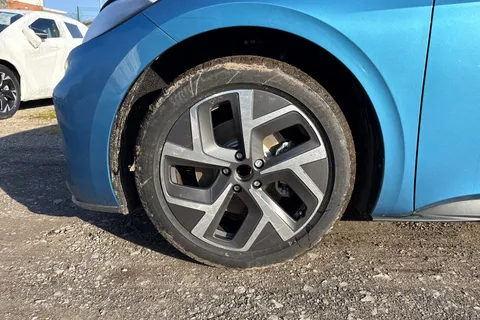  Volkswagen ID.3 Pro 59kWh Essential Auto 5dr Thumbnail #9