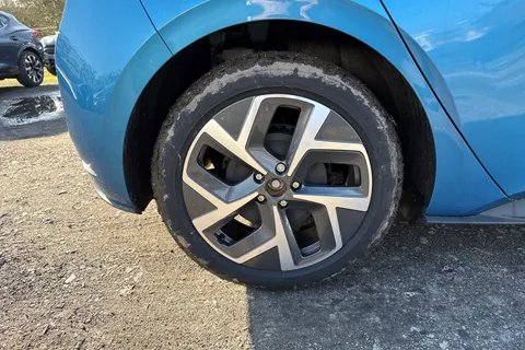  Volkswagen ID.3 Pro 59kWh Essential Auto 5dr Thumbnail #11