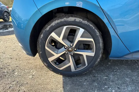  Volkswagen ID.3 Pro 59kWh Essential Auto 5dr Thumbnail #12