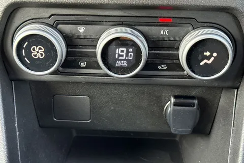 VE74USF Dacia Jogger 1.6 Hybrid Expression Auto Euro 6 (s/s) 5dr Thumbnail #23