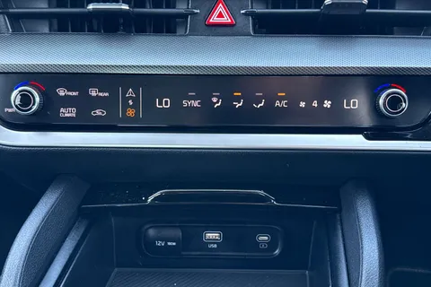 DV74KUG Kia Sportage 1.6T GDi 157 48V ISG 3 5dr DCT Thumbnail #22