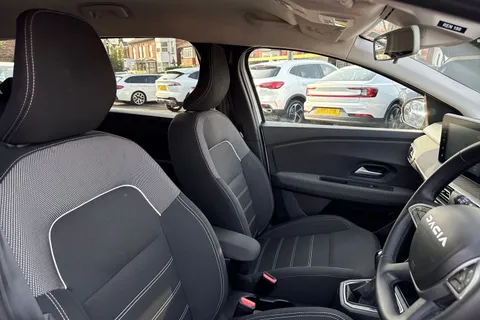 VE74USF Dacia Jogger 1.6 Hybrid Expression Auto Euro 6 (s/s) 5dr Thumbnail #25