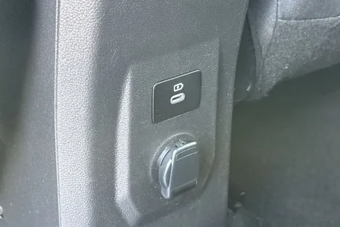 VE74USF Dacia Jogger 1.6 Hybrid Expression Auto Euro 6 (s/s) 5dr Thumbnail #35