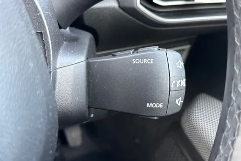 VE74USF Dacia Jogger 1.6 Hybrid Expression Auto Euro 6 (s/s) 5dr Thumbnail #39