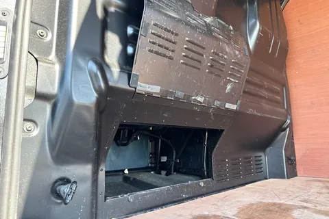 DE75OHT Volkswagen Transporter 2.0 TDI 150 Commerce Pro Van Auto Thumbnail #32