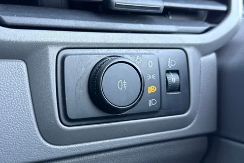 DE75OHT Volkswagen Transporter 2.0 TDI 150 Commerce Pro Van Auto Thumbnail #43