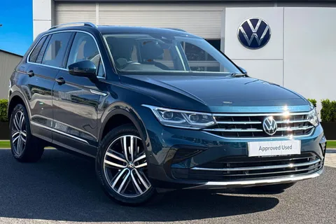 CX21YHE Volkswagen Tiguan 2.0 TDI 200 4Motion Elegance 5dr DSG **DRIVER ASSISTANCE PACK PLUS** Thumbnail #2