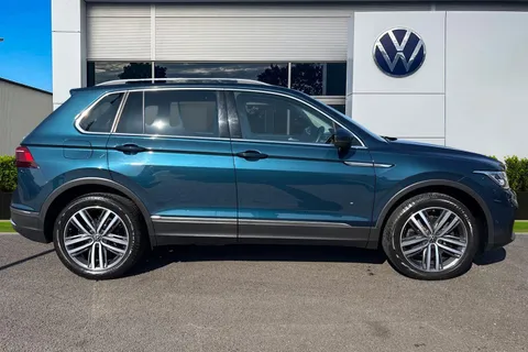 CX21YHE Volkswagen Tiguan 2.0 TDI 200 4Motion Elegance 5dr DSG **DRIVER ASSISTANCE PACK PLUS** Thumbnail #4